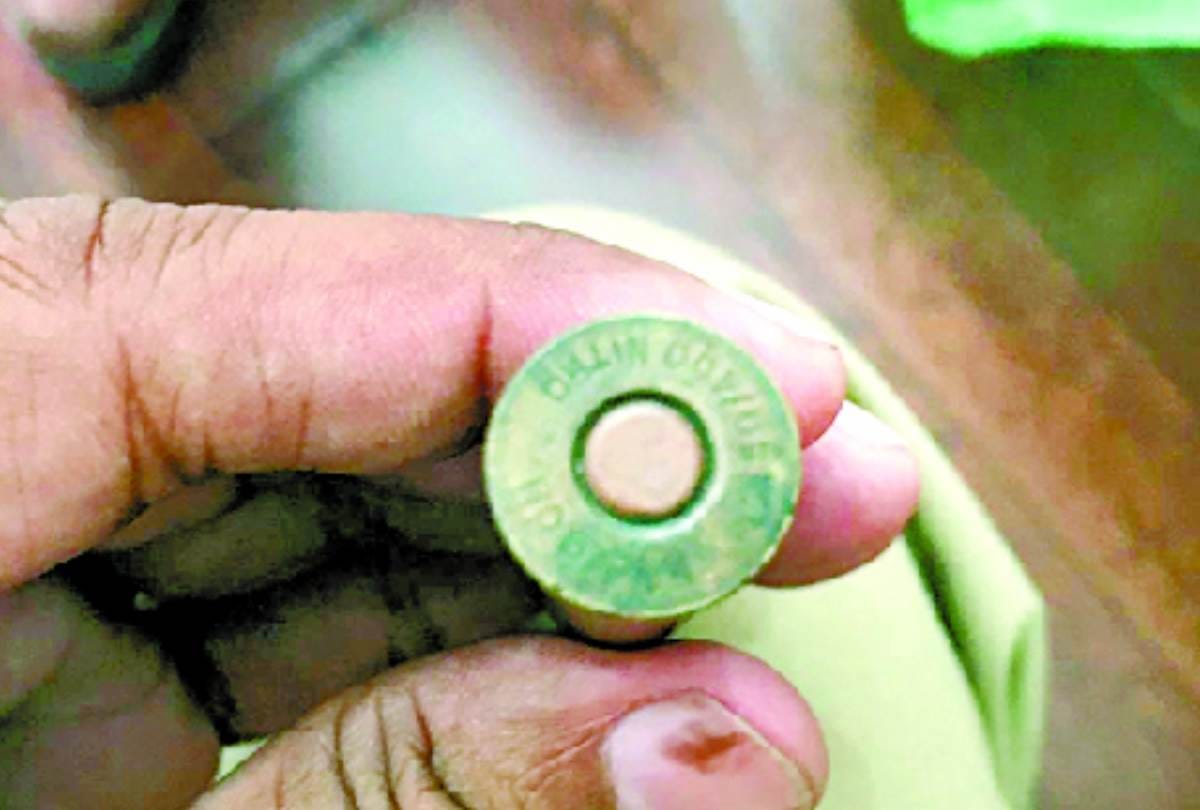 Bomb making material found from Mukhtar Ansari closers Pradeep Singh flat bulletproof jacket wireless set seeing Police shocked in lucknow see photos