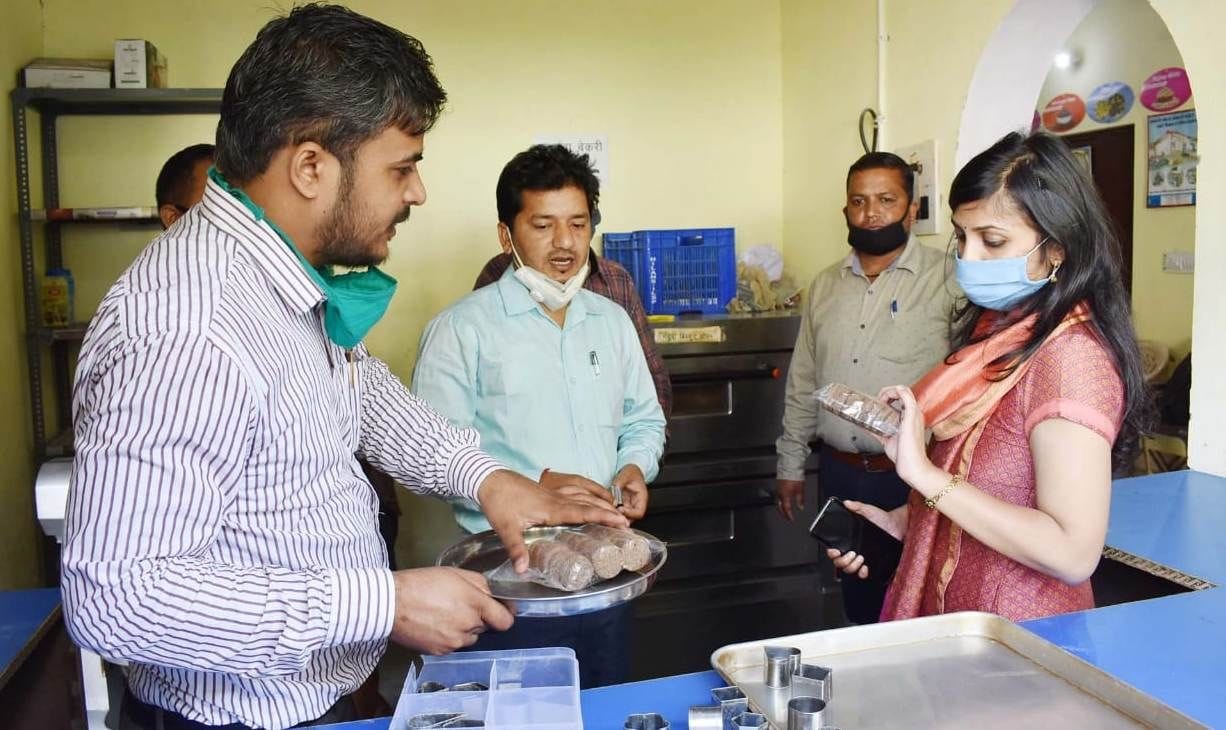 DM inspects Manduwa Biscuits Unit in karanprayag