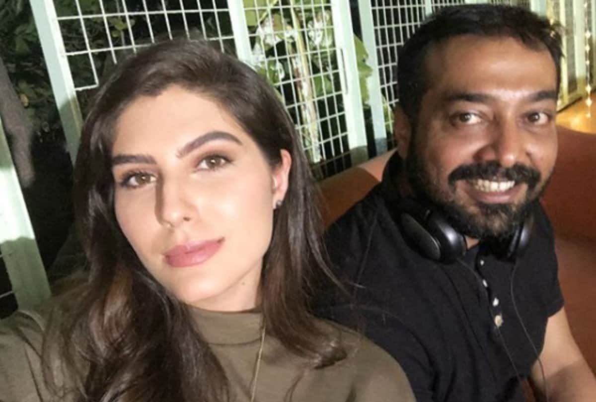 Anurag Kashyap News Sacred Games Actress Elnaaz Norouzi support to director