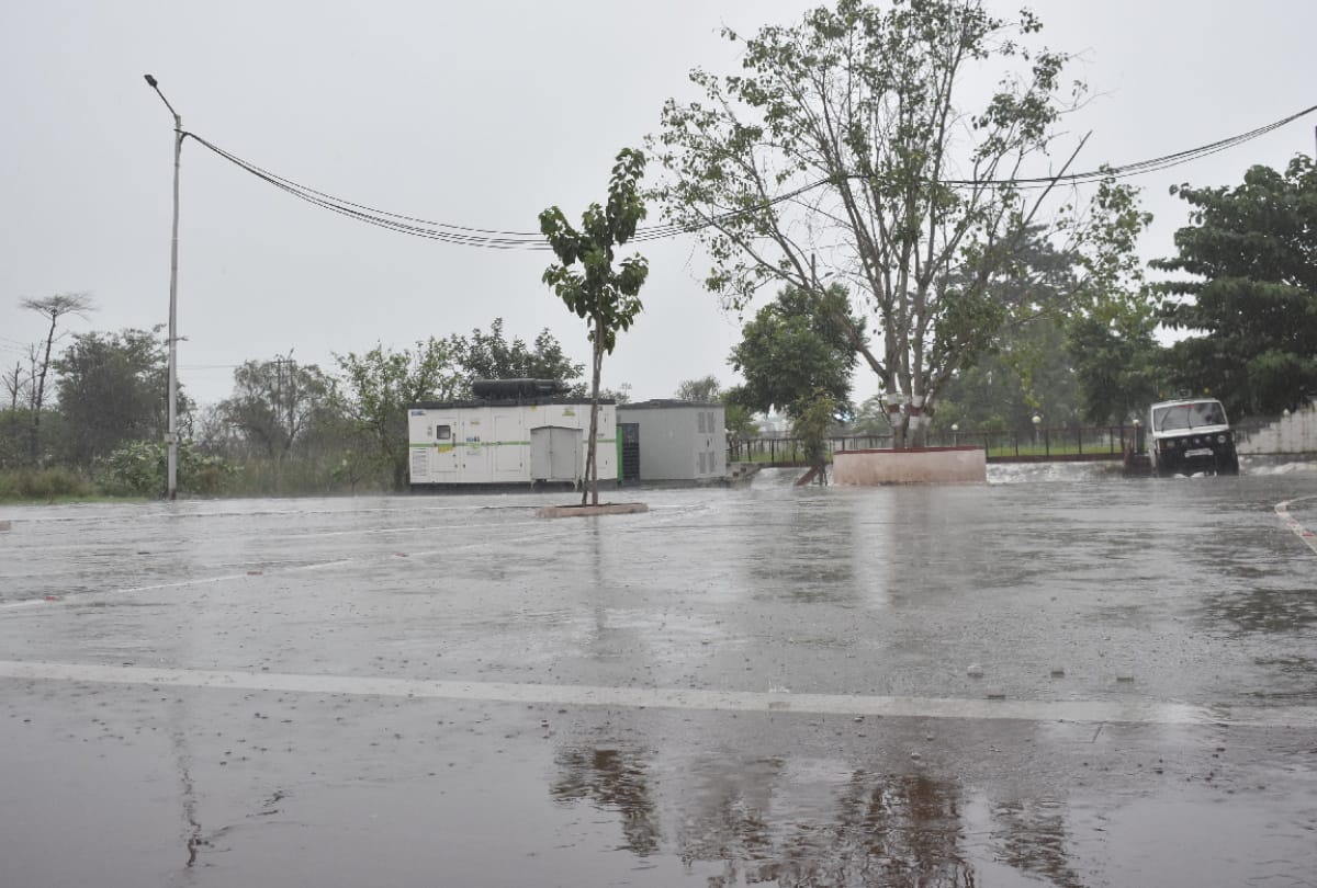 gorakhpur weather news pudate starts light rain see latest photos