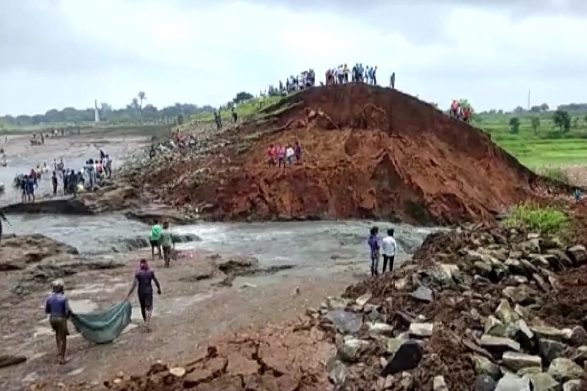 Khanda Dam burst in Korea district making flood like situation