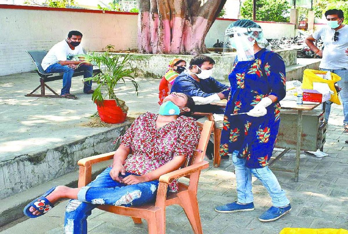 Corona Virus Samples Taken Without Ppe Kit In Mainpuri