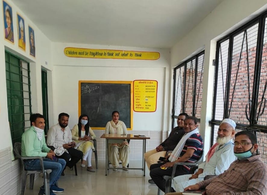 The team on an educational tour inspected the school