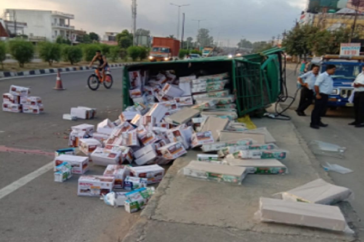 A man of Delhi has died in road accident on delhi meerut expressway at Meerut