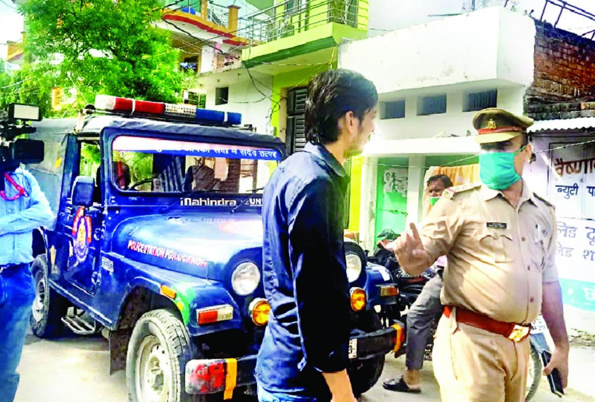 Bomb making material found from Mukhtar Ansari closers Pradeep Singh flat bulletproof jacket wireless set seeing Police shocked in lucknow see photos