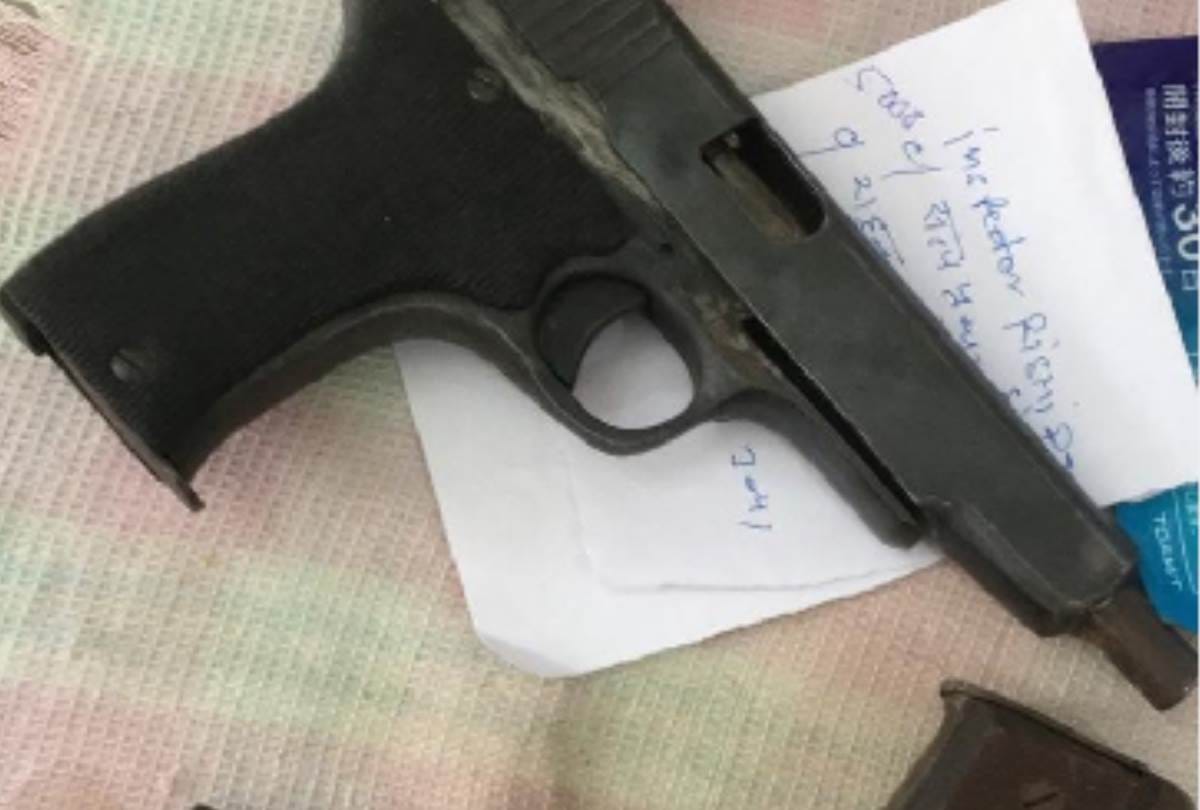 Bomb making material found from Mukhtar Ansari closers Pradeep Singh flat bulletproof jacket wireless set seeing Police shocked in lucknow see photos