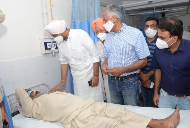 Bus collides with truck, one farmer died, 17 injured in Bathinda