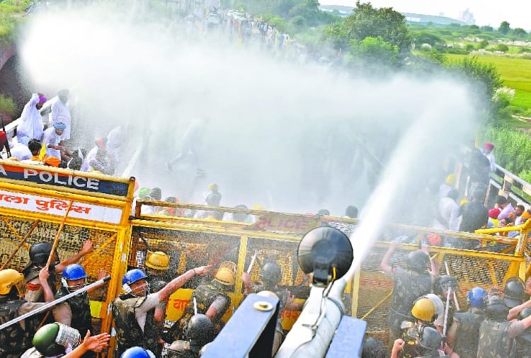 Haryana Police use water cannon to disperse Lok Insaf Party workers protesting against farm Bills