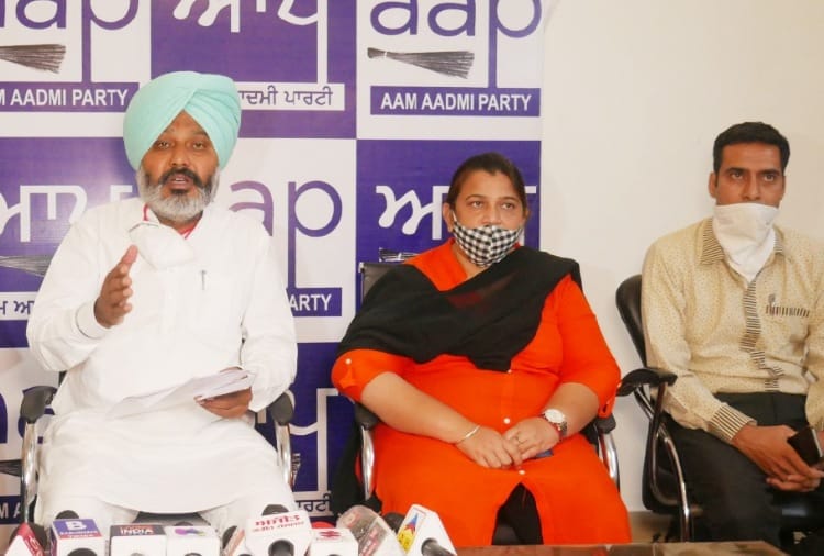 Aam Aadmi Party Target on Punjab CM Capt Amarinder singh and Badal family