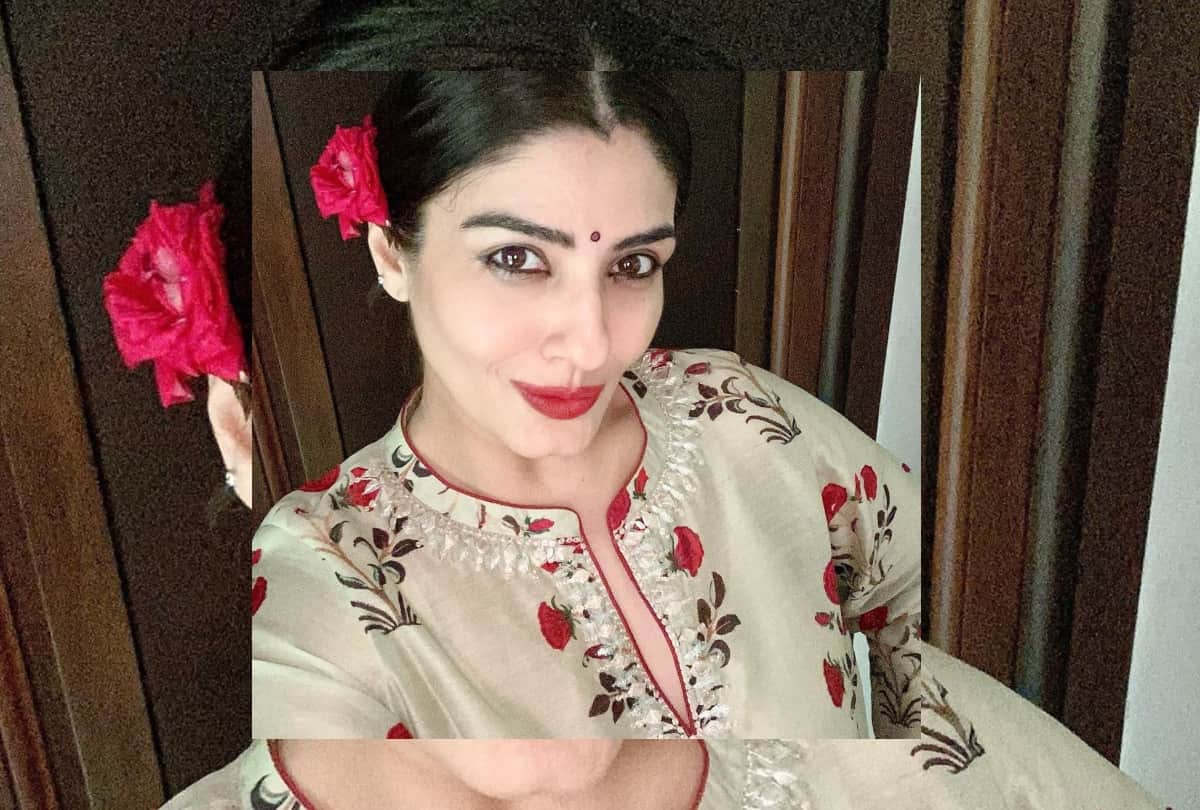 raveena tandon look stunning in black floral skirt with tassel crop top