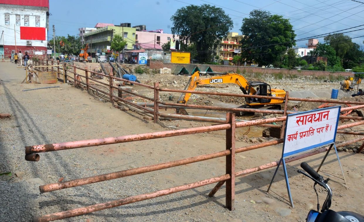 Pill shed of temporary bridge of dry river, movement stopped