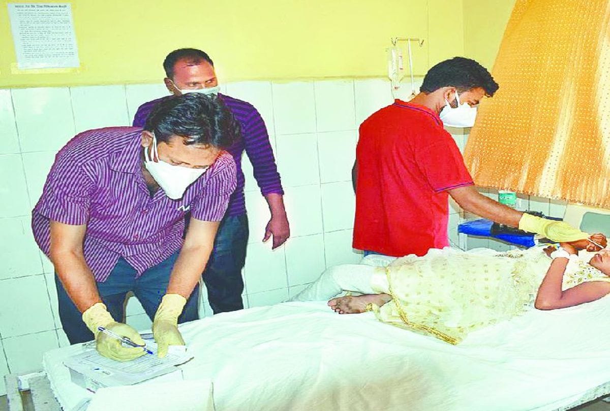 Corona Virus Samples Taken Without Ppe Kit In Mainpuri