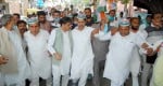 सरकारी नीतियों के विरोध में प्रदर्शन के दौरान हकीकत नगर स्थित मैदान से कलक्ट्रेट की ओर जाते कांग?