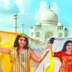ताजमहल में पर्यटक