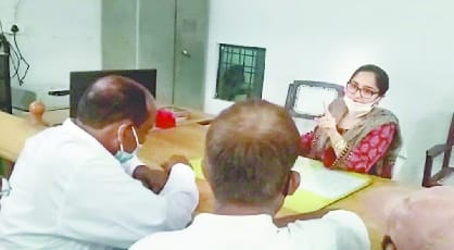 Lawyers create ruckus at sub registrar office for taking work from private employees