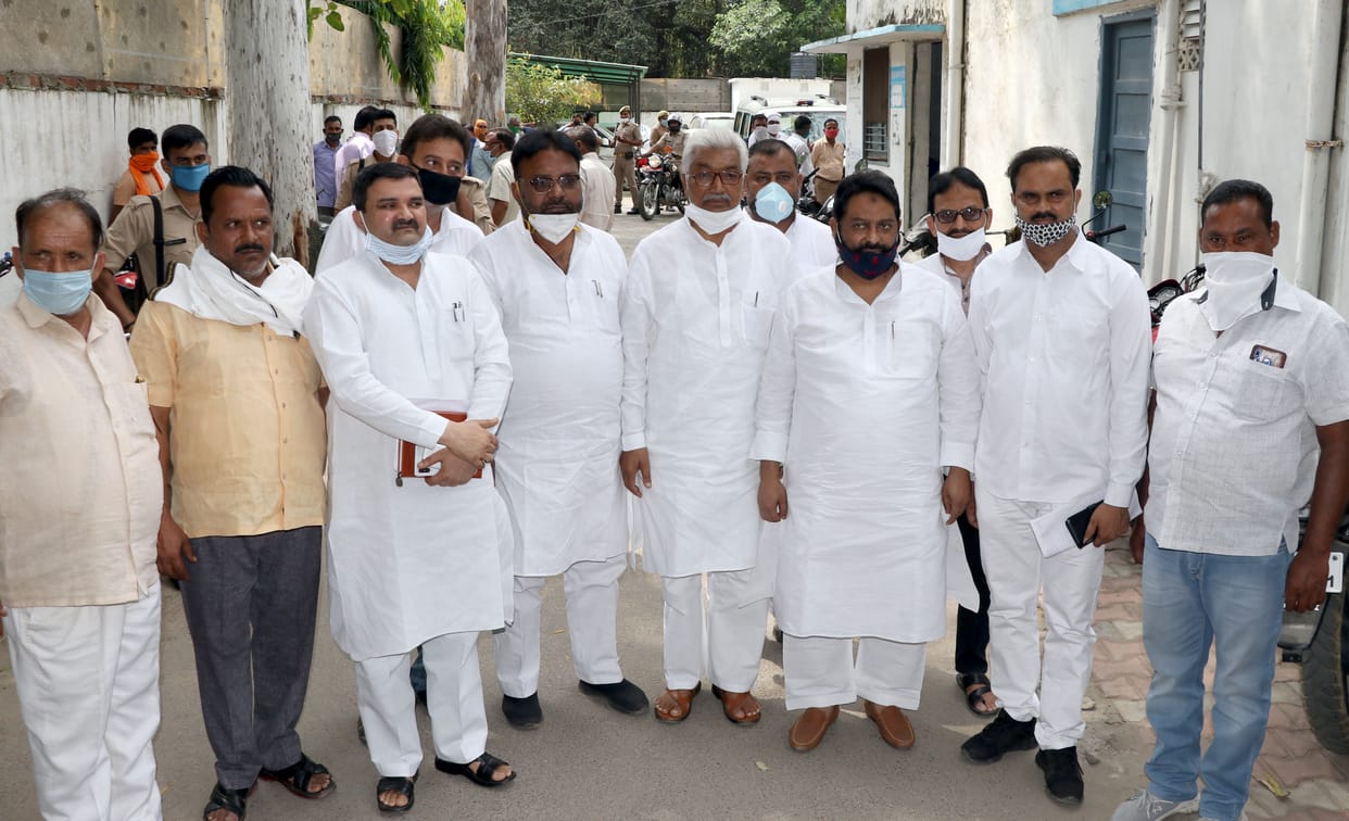SP officials met SP in favor of Abdul Mannan
