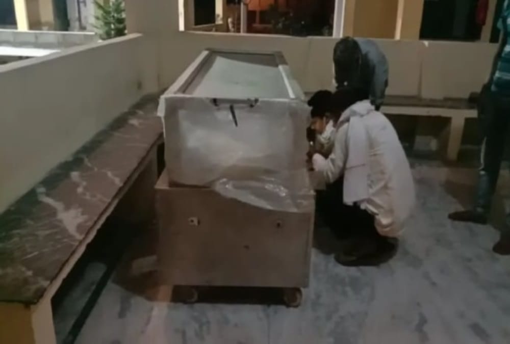 Uttarakhand: Landlord not allowed Tenant dead body in house due to corona fear, Family spend night in crematorium