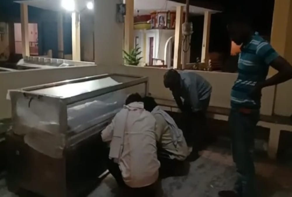 Uttarakhand: Landlord not allowed Tenant dead body in house due to corona fear, Family spend night in crematorium