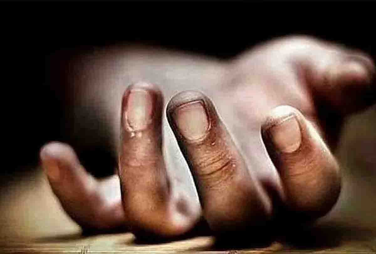 Teachers dead body found hanging at home in Moradabad
