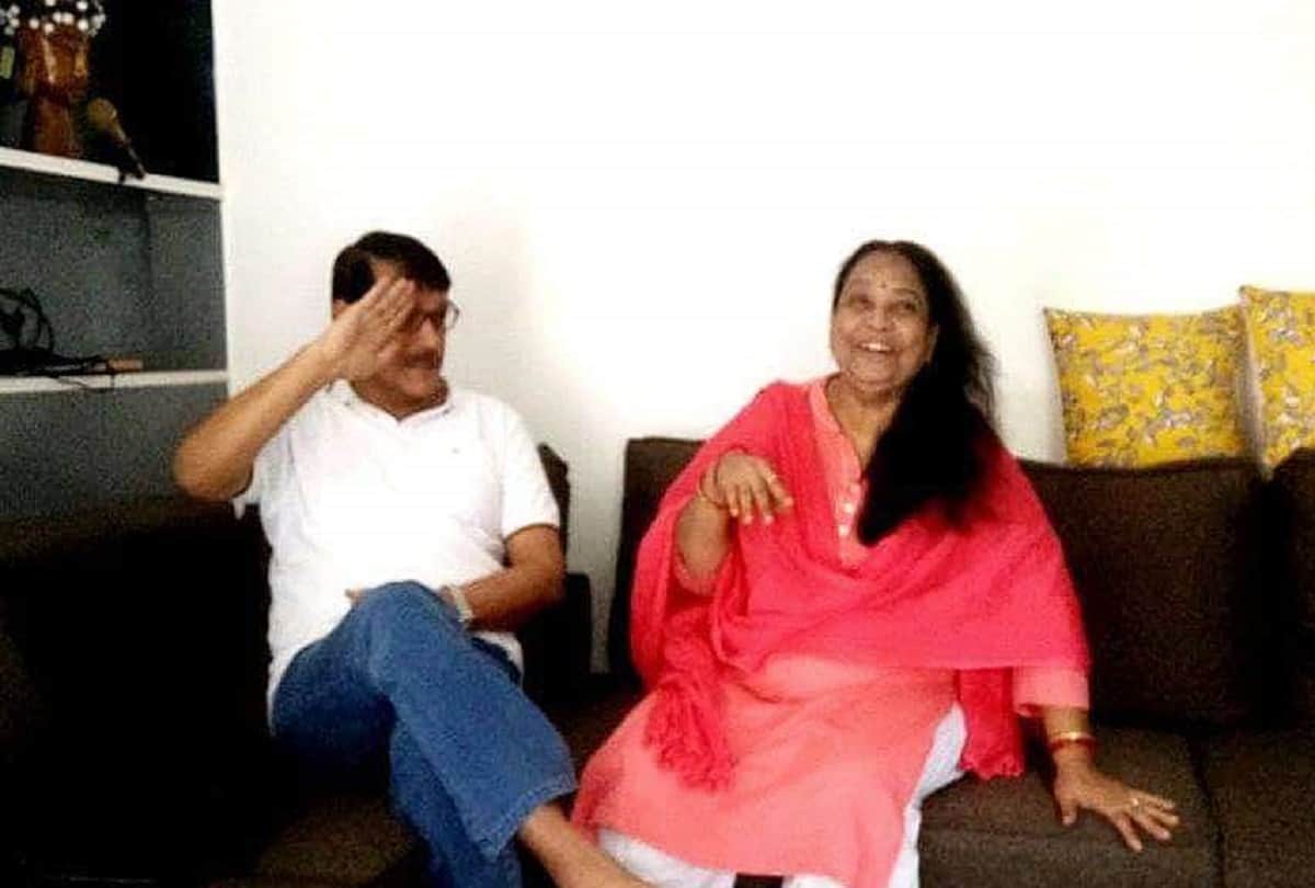 Couple Challenge Starts On Social Media Singles Sharing Funny Memes couplechallenge