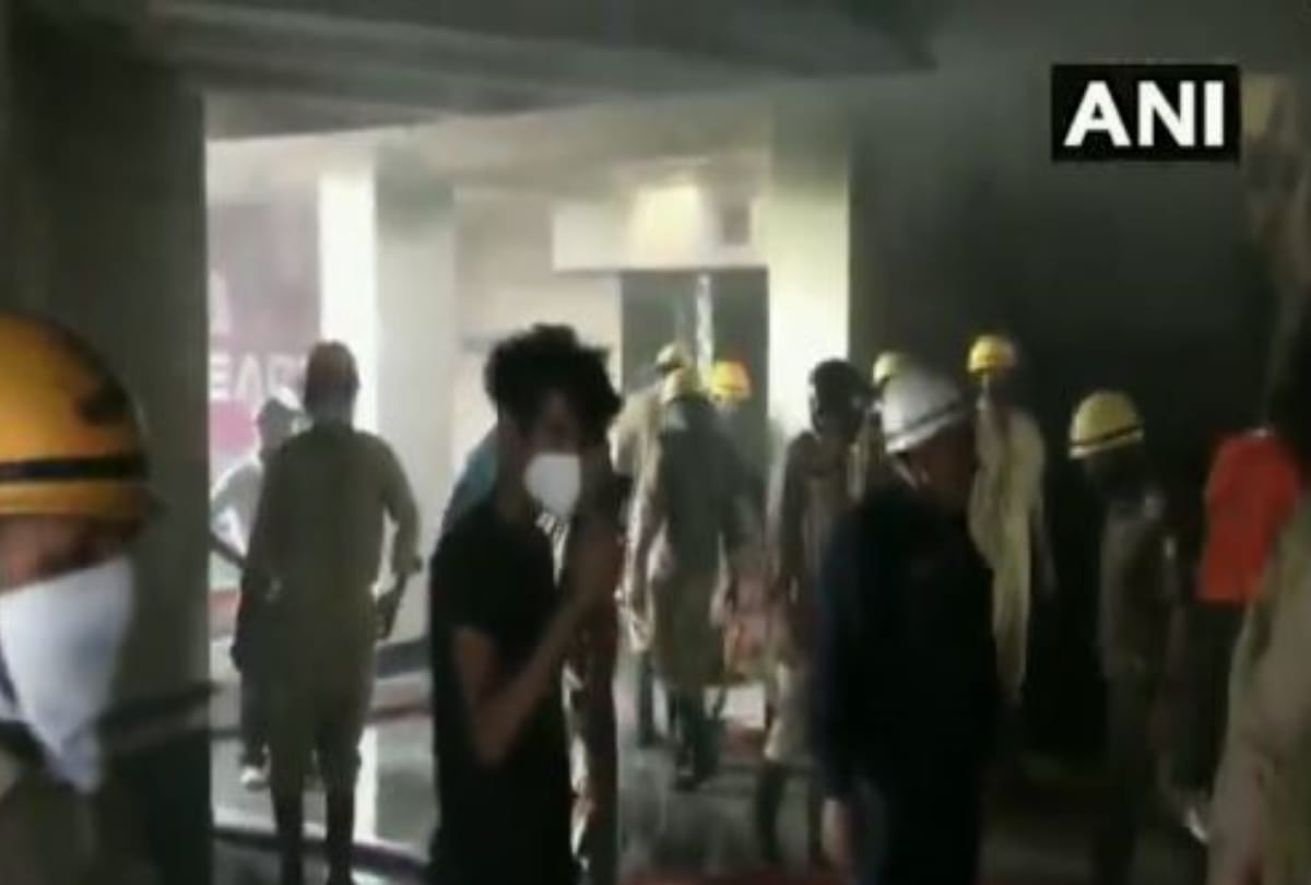 delhi fire breaks in karkardooma aditya mall fire tenders at spot all updates and development