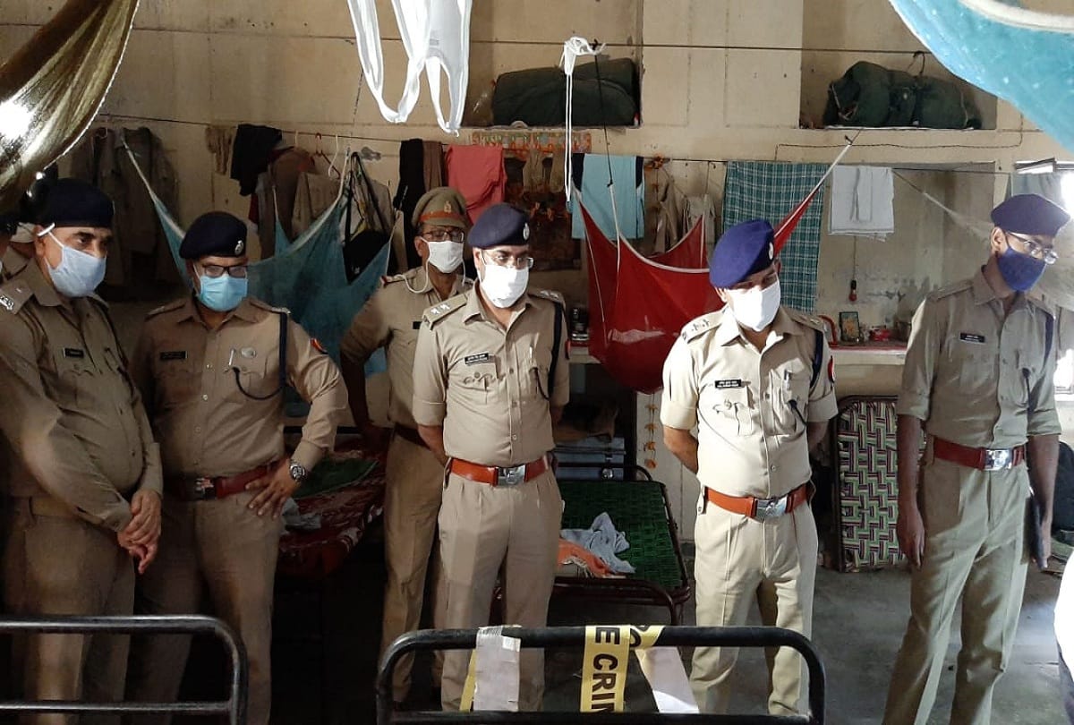 head constable Suicide in police line of moradabad UP