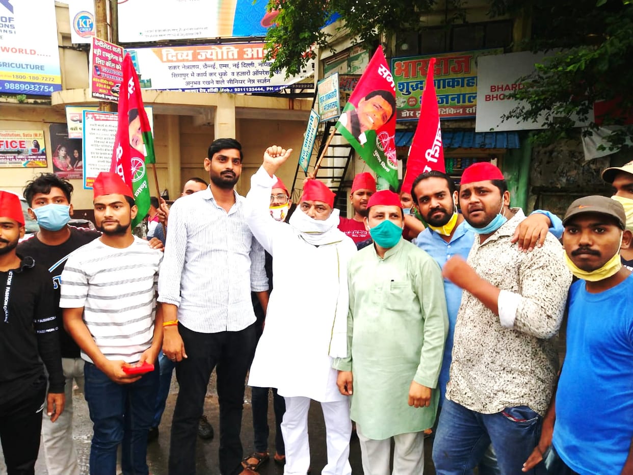 Samajwadi worker provoke