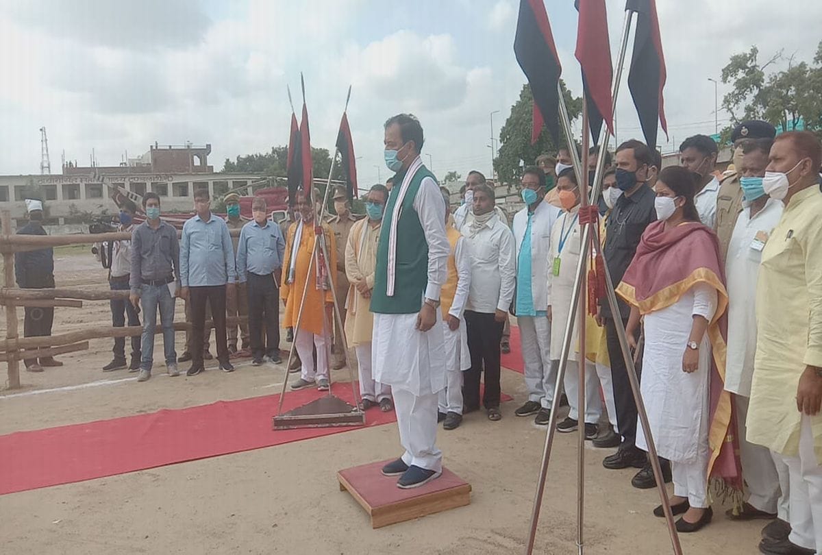 Deputy Chief Minister Keshav Prasad Maurya Reach Tundla Meeting For By Elections