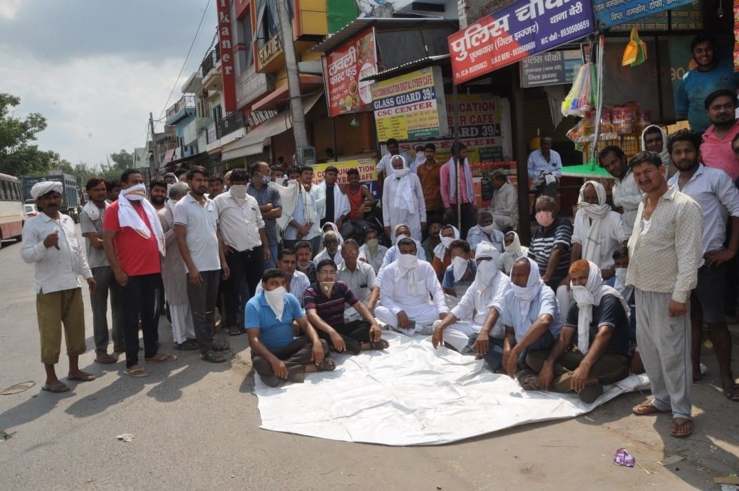 Villagers sit on dharna to arrest accused of threatening sarpanch.