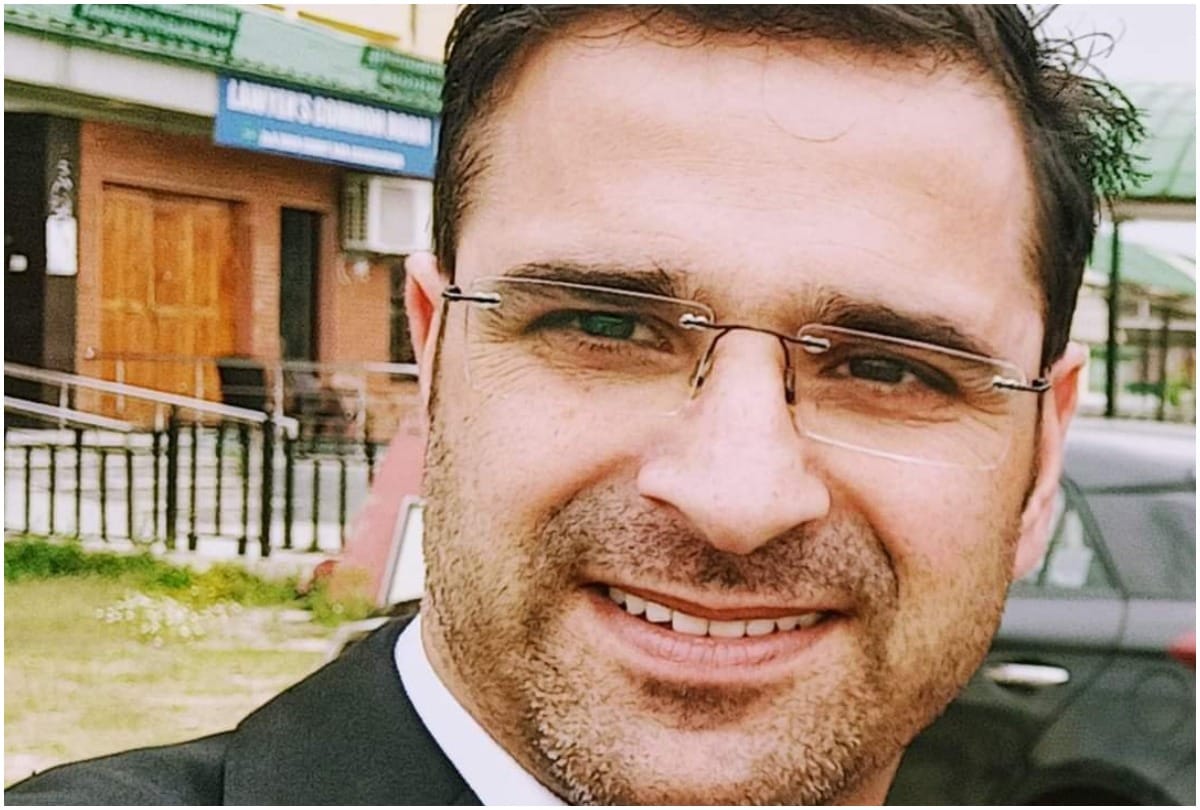 Advocate Baber Qadri shot at by unidentified terrorists in Srinagar