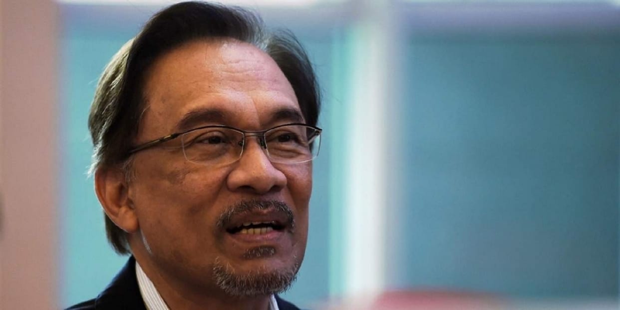 Malaysia: Leader of Opposition Anwar Ibrahim claims majority is enough to form new government