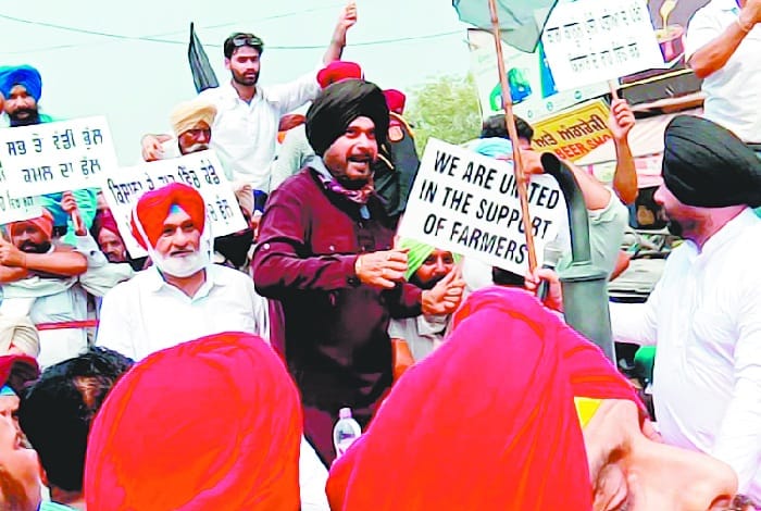 Navjot Sidhu Seen in New Flavour