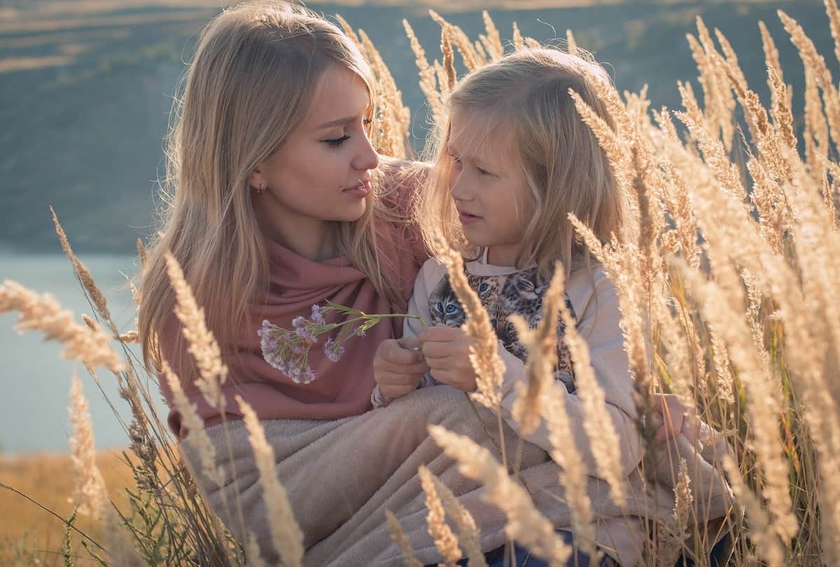 Strong relationship tips between mother and daughter