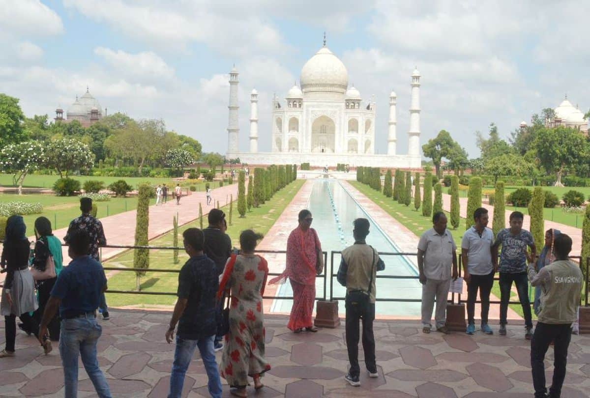 Tajmahal Ticket Sold In Noon Tourist Not Visited