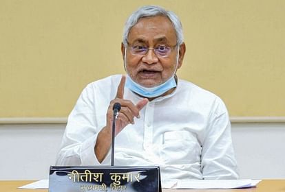 Patna; नीतीश के काफिले के लिए 15 मिनट तक दो ट्रेनें रोकीं, समाधान यात्रा पर पहुंचे बक्सर पहुंचे सीएम बिहार के मुख्यमंत्री नीतीश कुमार