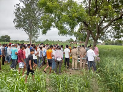 Son of former pradhan of Wajidpur tied hands and feet and hanged