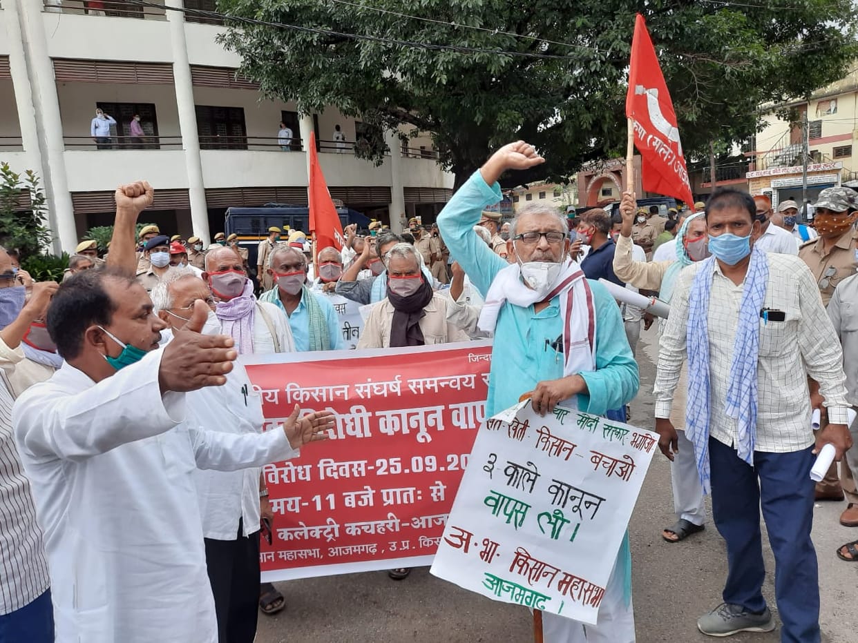 Farmers organization and SPI took to the streets to protest against the farmers bill in Purvanchal