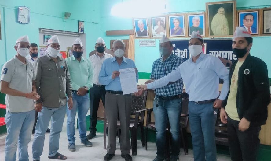 Employees and teachers raised demand for restoration of old pension