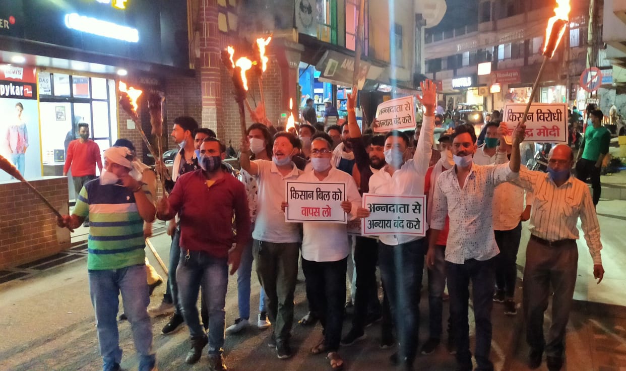 Torch procession taken out against agricultural bill