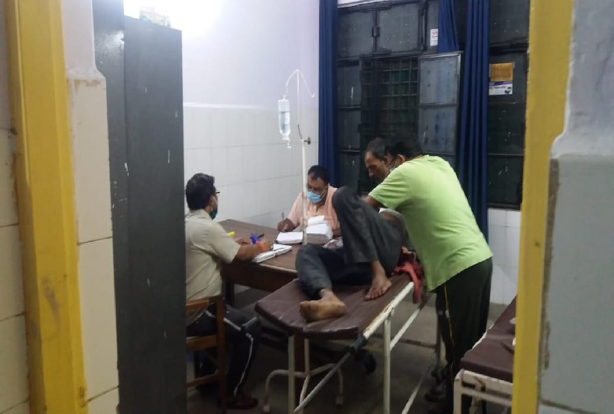 Farmer shot by three miscreants in chandausi admitted to hospital