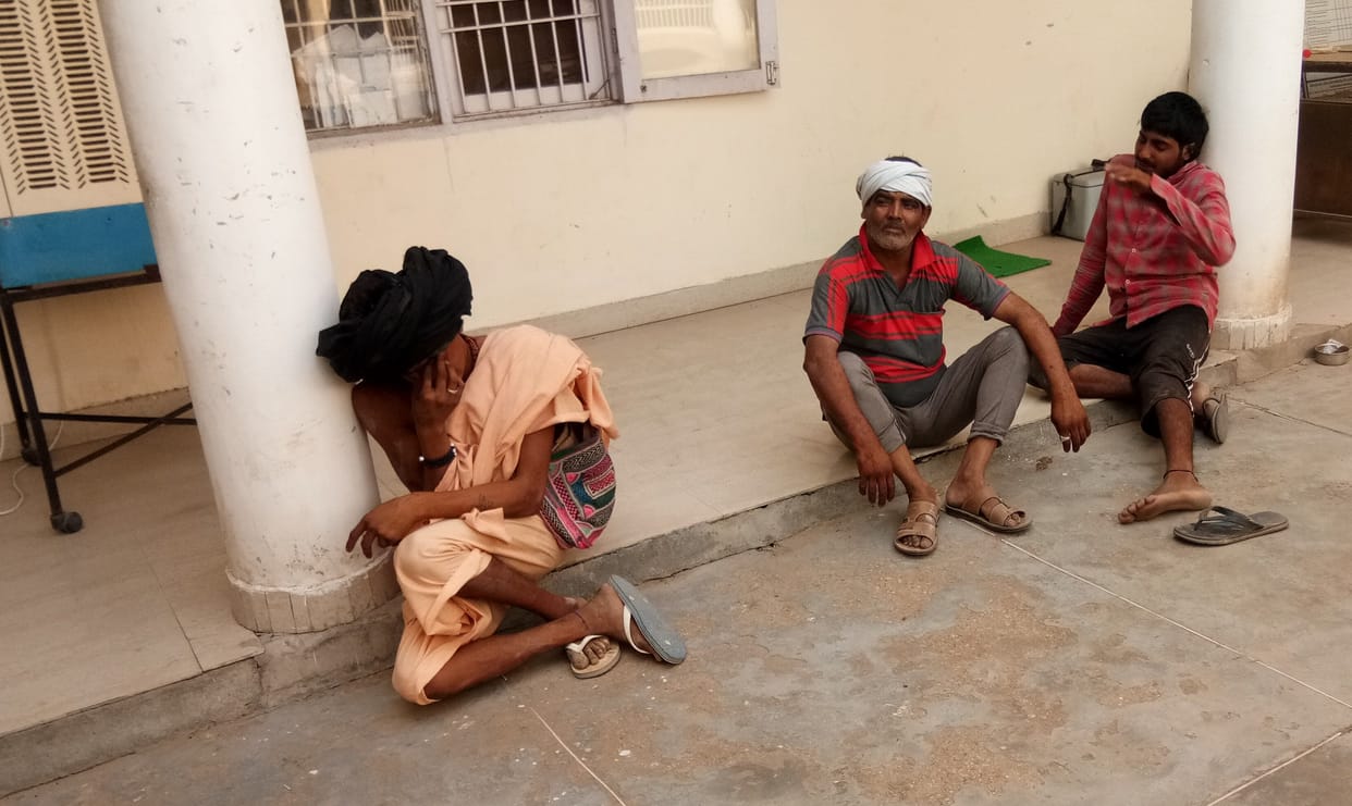 Handed over three, including Baba, who cheated 50 thousand, to the police.