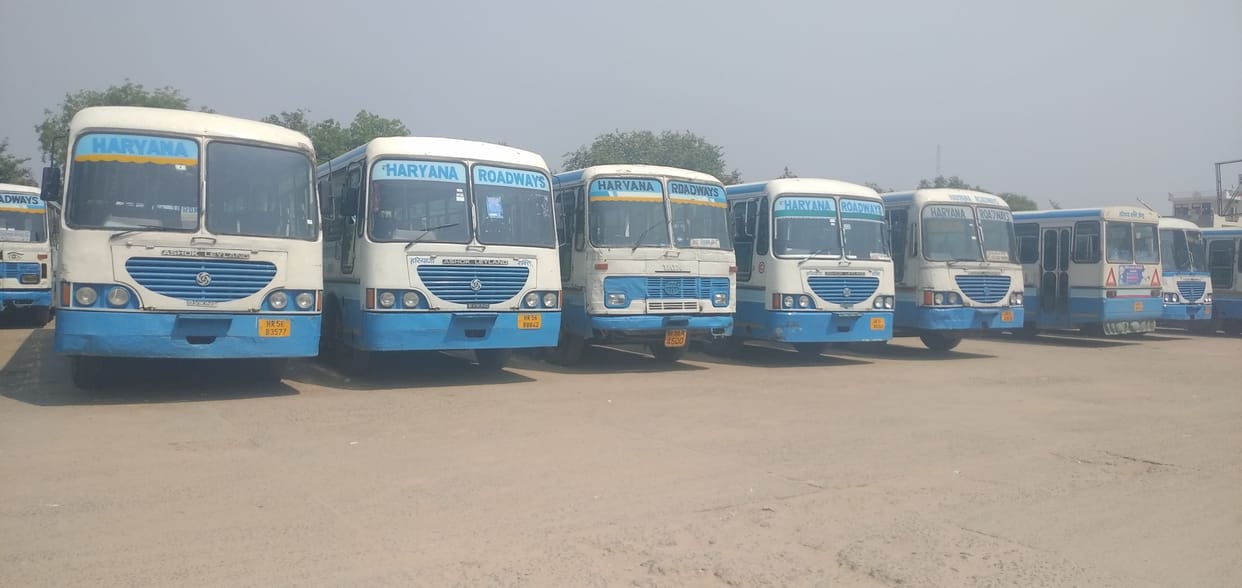 Roadways did not run buses due to farmer agitation, bus in Gurugram got stuck in Rohtak