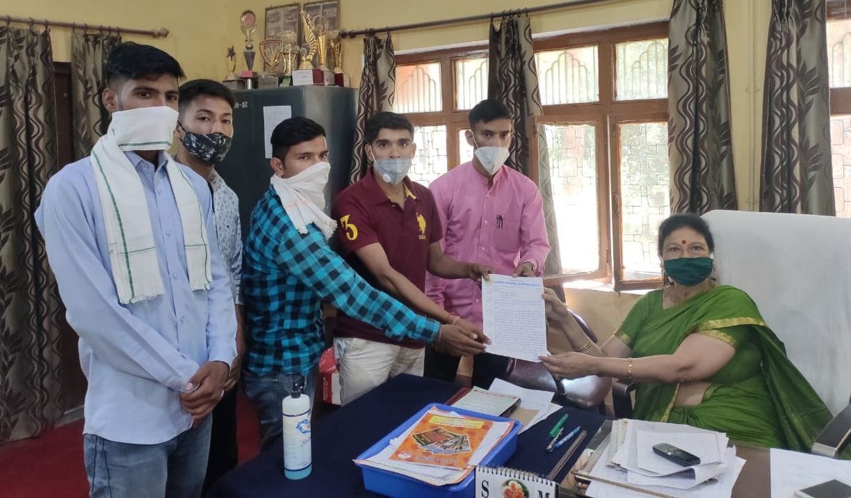 Opposition to make Kovid center in college