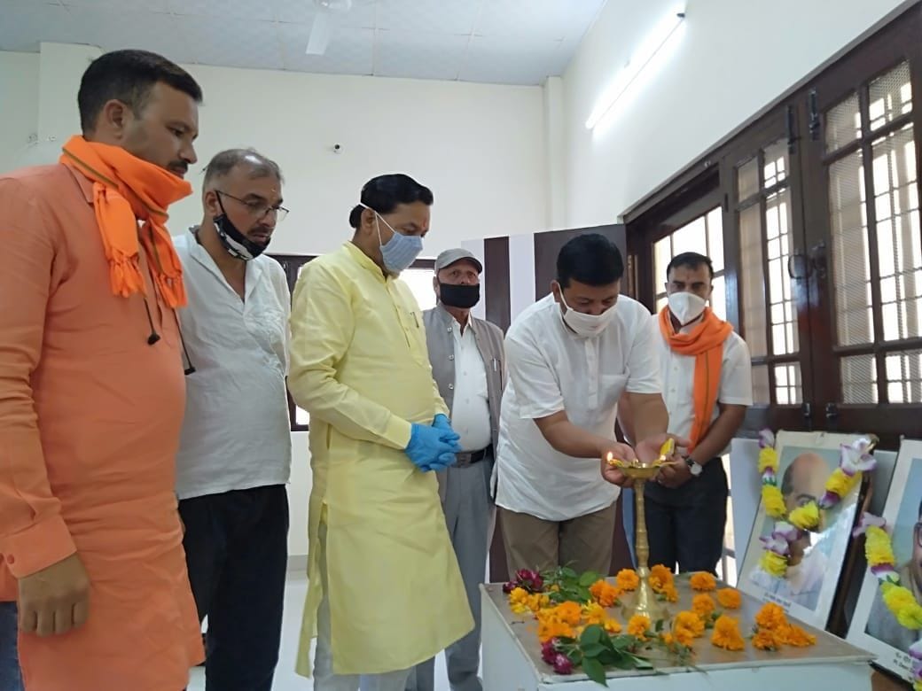 BJP workers celebrate Pandit Deendayal Upadhyay's birth anniversary
