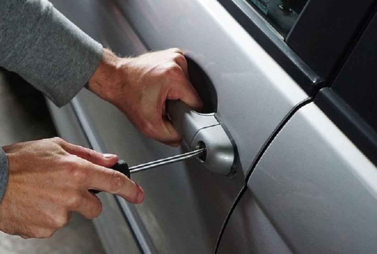 mba pass thief set gps in luxury car of former minister for stealing in agra