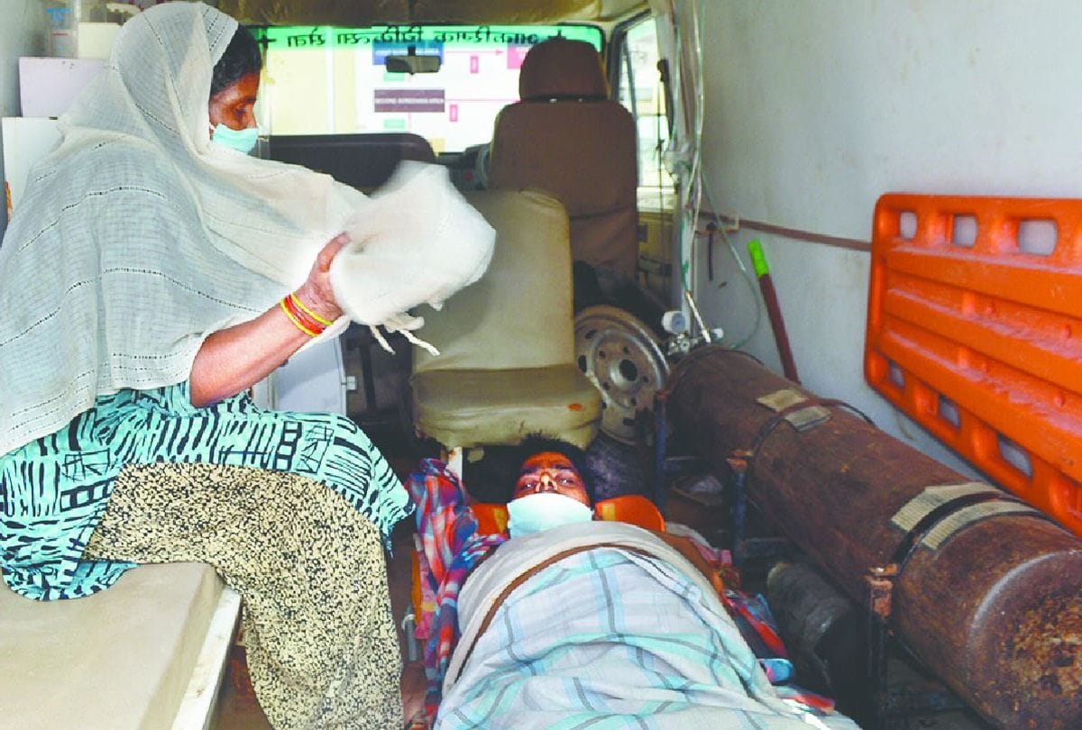 beds shortage in emergency of SN Medical College Agra