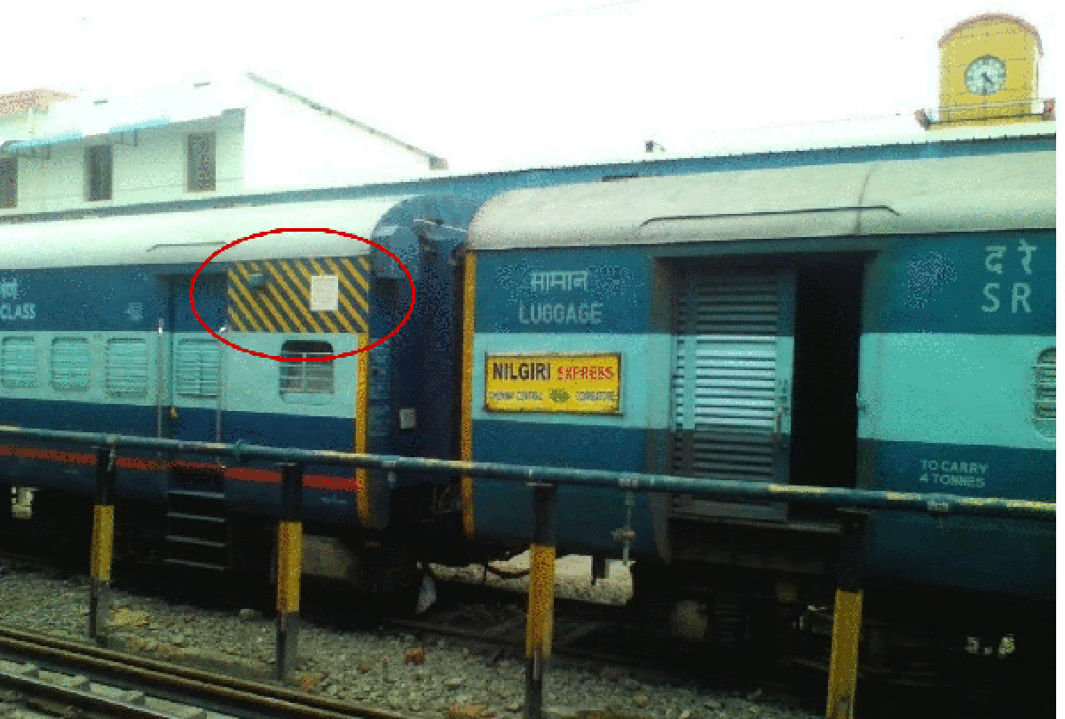 what does indicate yellow and white line on indian railway train coaches