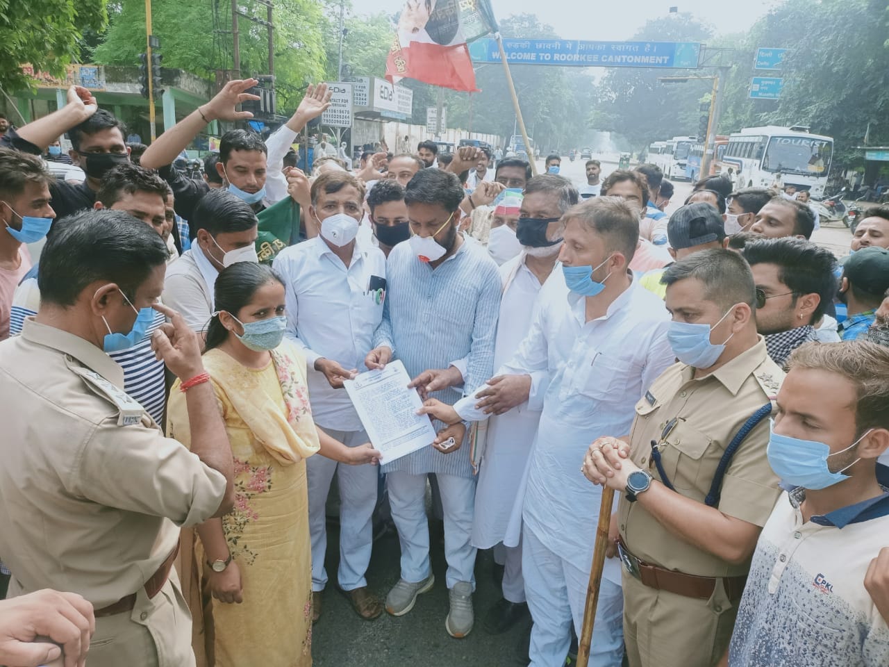 bharat band in uttarakhand : Tikait activists jam highway om roorkee, photos