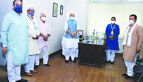 MP met Defense Minister for NOC of Red Gate Bridge