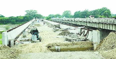 Two months later, vehicles will start running on the satellite, Ramganga and Nakatiya bridge